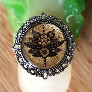 ❗️$10 for 2 ❗️ Lotus resin pendant